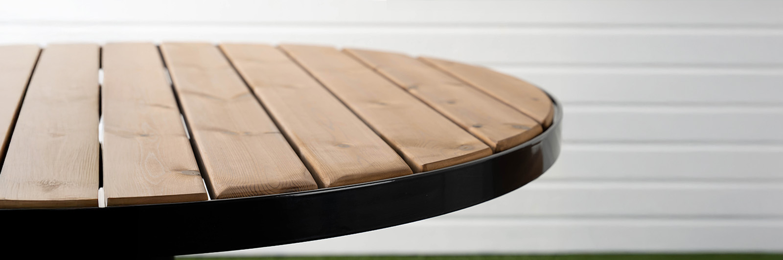 Sofiero park table in Thermally treated Pine.
